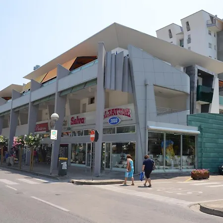 Albanella * Μπιμπιόνε